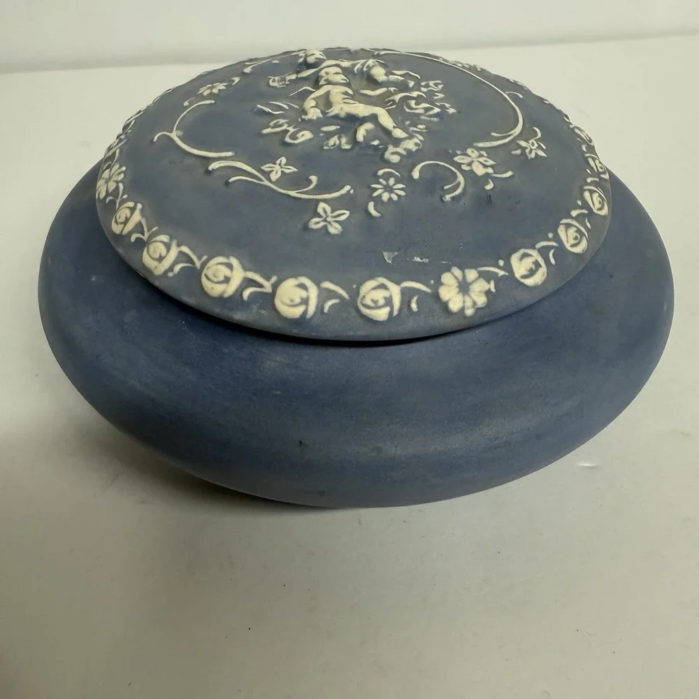 Antique‎ Vintage Handmade Wedgwood Jasperware Style Ceramic Trinket Box - Signed